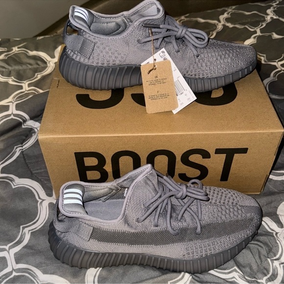 YEEZY BOOST 350 V2 ‘STEEL GREY’ - Picture 3 of 17